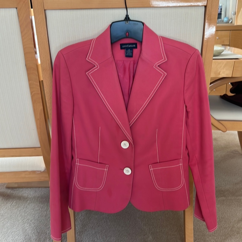 Ann Taylor, Size 6, Pink with white stitch trim, white buttons